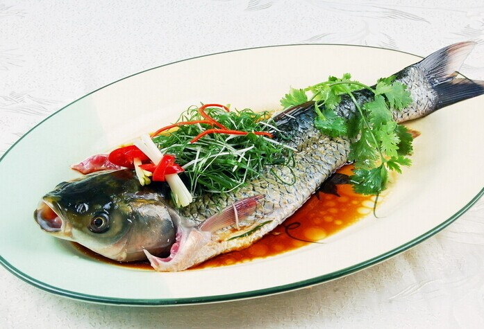 清蒸草鱼 - 鲜嫩可口，清淡爽口