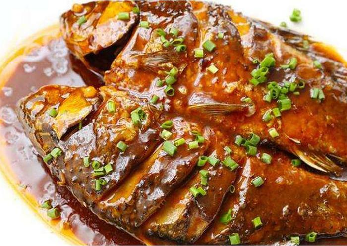 宫保鸡丁 - 鸡肉鲜嫩，花生酥脆，微辣可口